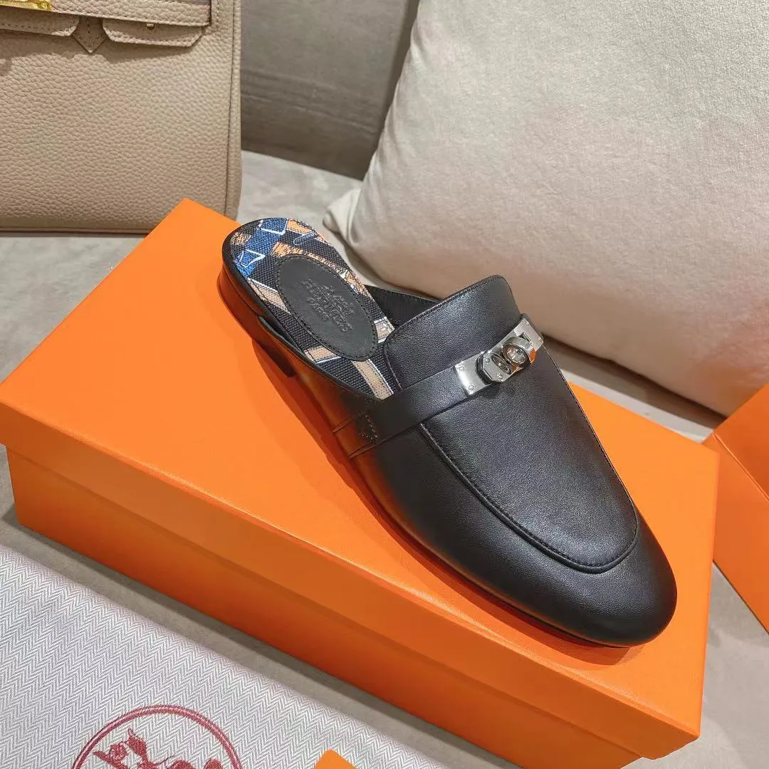 👟👟Ex-factory price 440👟👟Hermes/Hermes new kelly buckle sandal mule shoes for women flat toe lazy shoes and half slippers😄😄😄 Fabric: calfskin lining: sheepskin lining/3D floral cloth🌸🌸🌸 Code number: 35 36 37 38 39 40 41 Color: Black White Brown Outsole: Anti-leather pattern rubber outsole